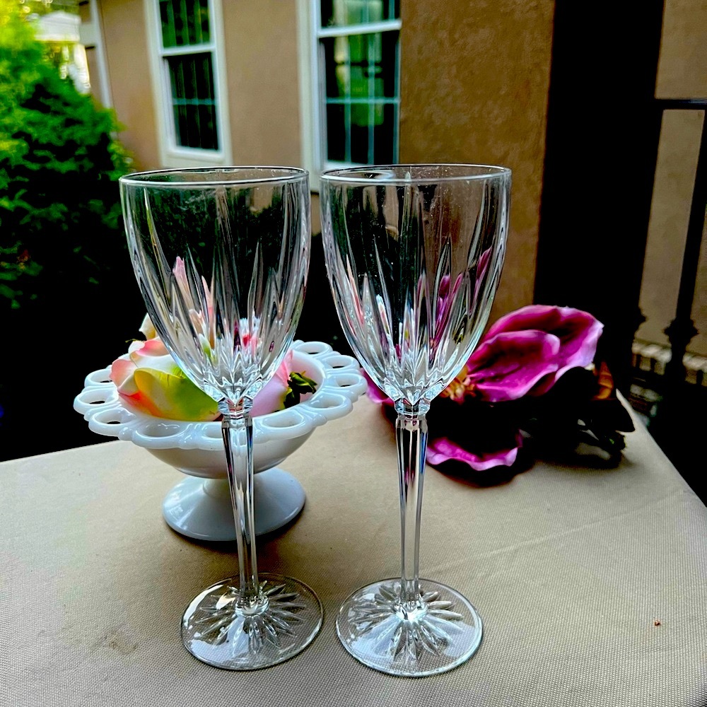 Mikasa Crystal Wine Goblets – Set of 4.